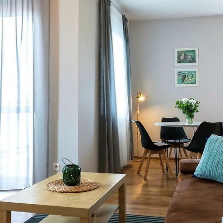 Top Floor Apartment ゴジュフ・ヴィエルコポルスキ エクステリア 写真