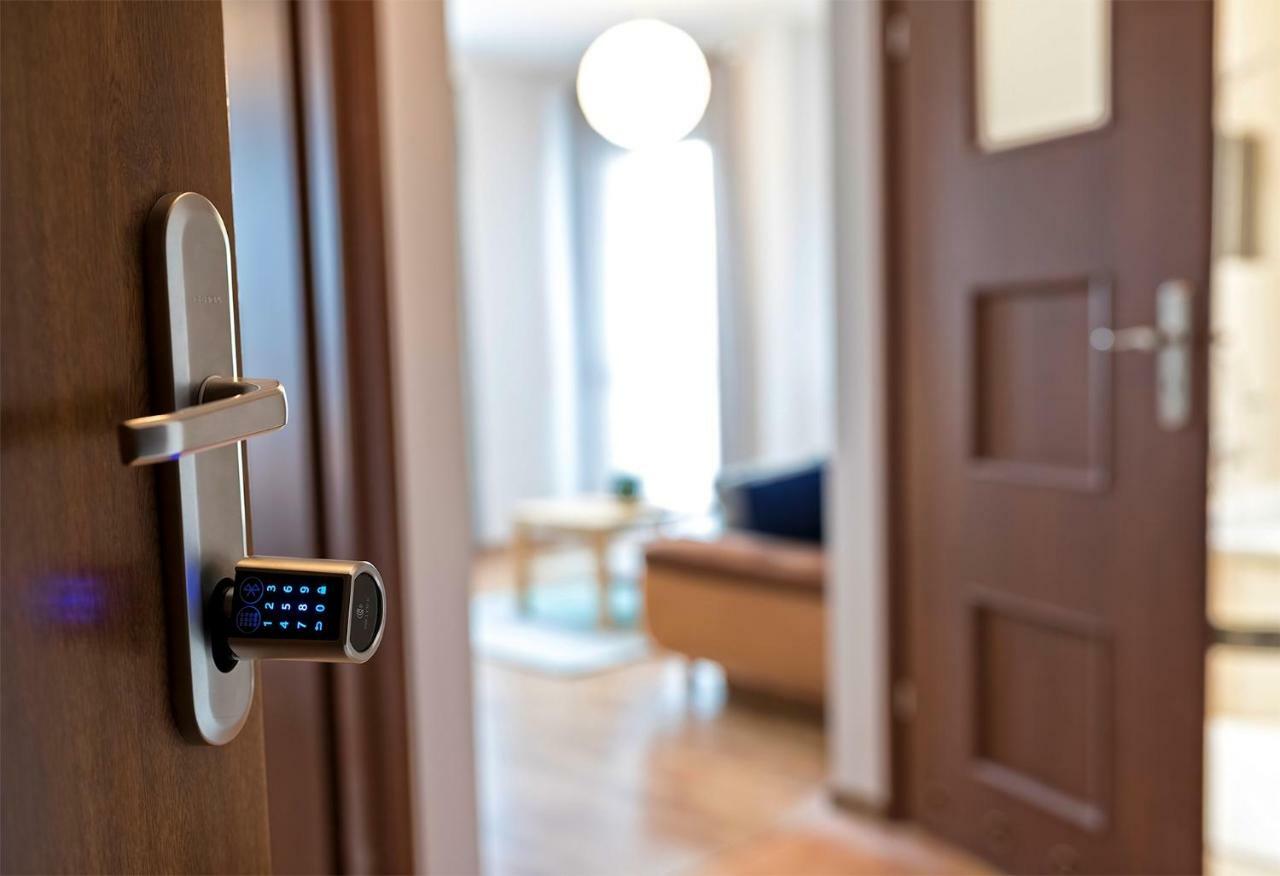 Top Floor Apartment ゴジュフ・ヴィエルコポルスキ エクステリア 写真