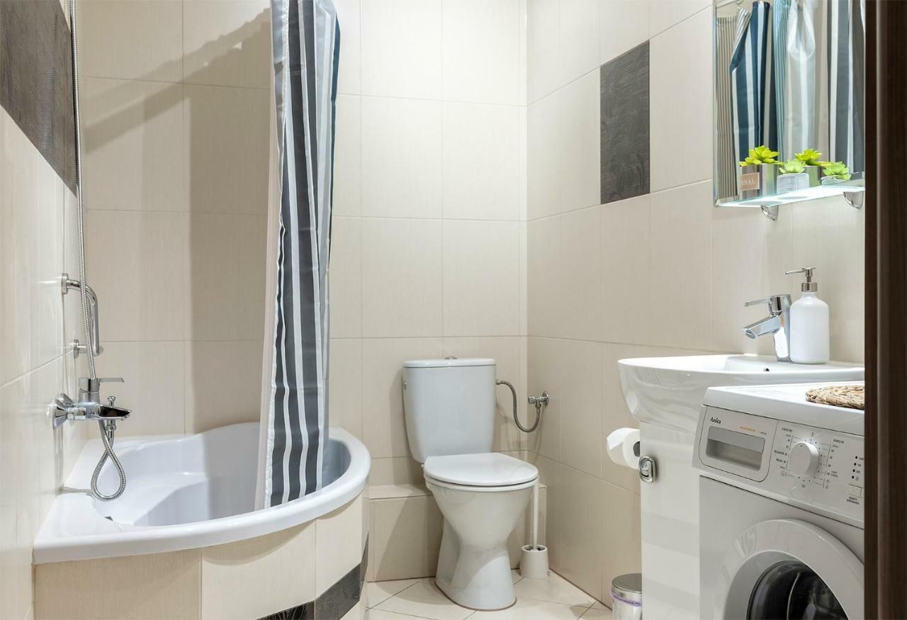 Top Floor Apartment ゴジュフ・ヴィエルコポルスキ エクステリア 写真