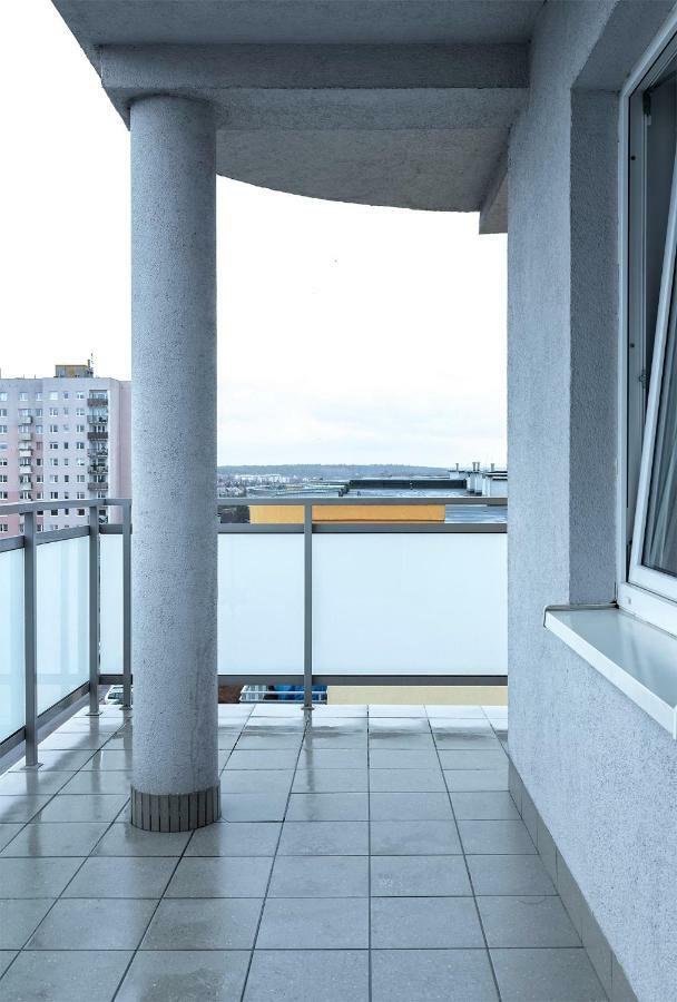 Top Floor Apartment ゴジュフ・ヴィエルコポルスキ エクステリア 写真